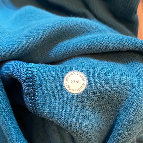 Lululemon oversized Scuba - Picture 3 of 4